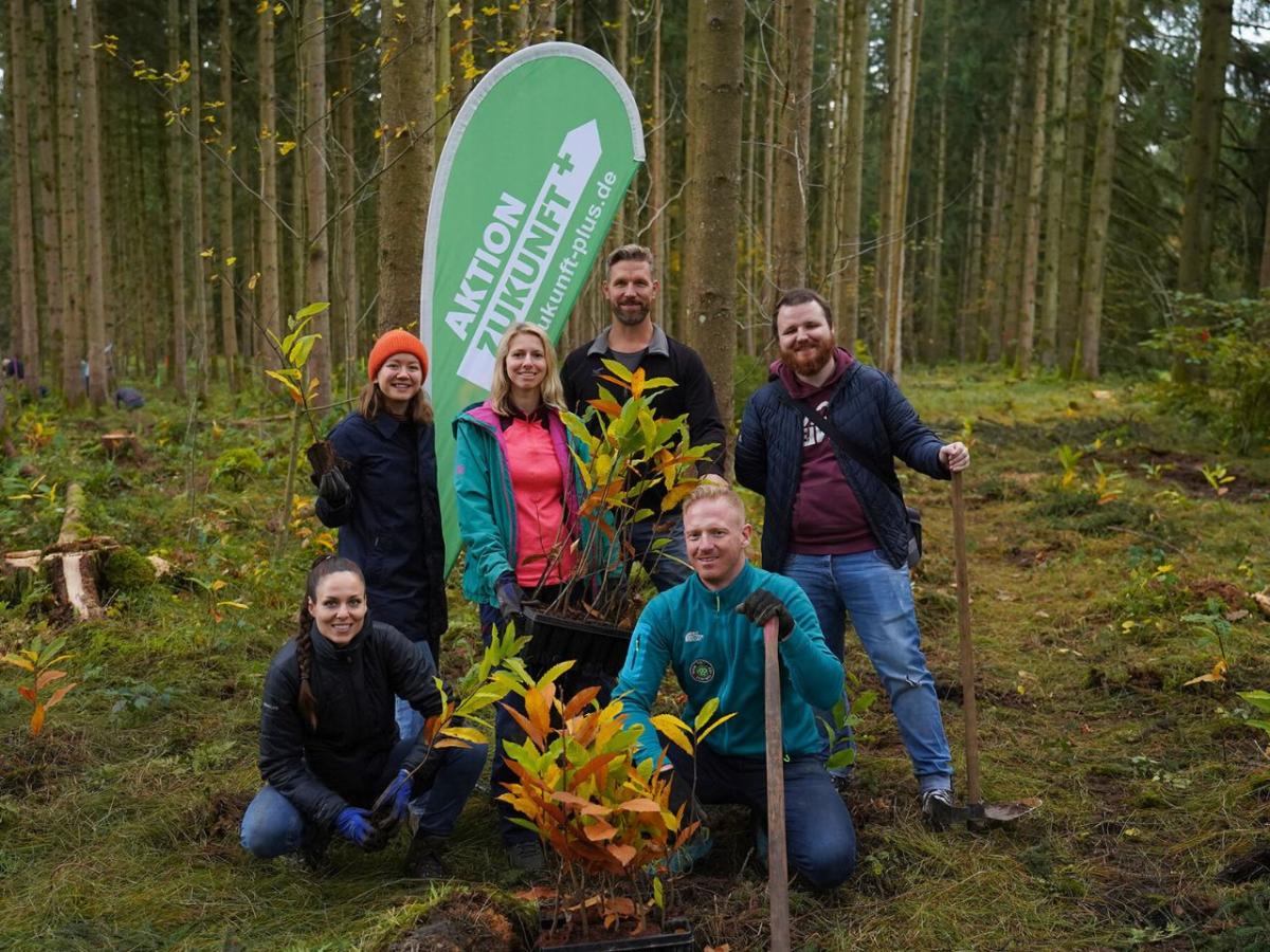 Team Aktion Zukunft+ im Wald