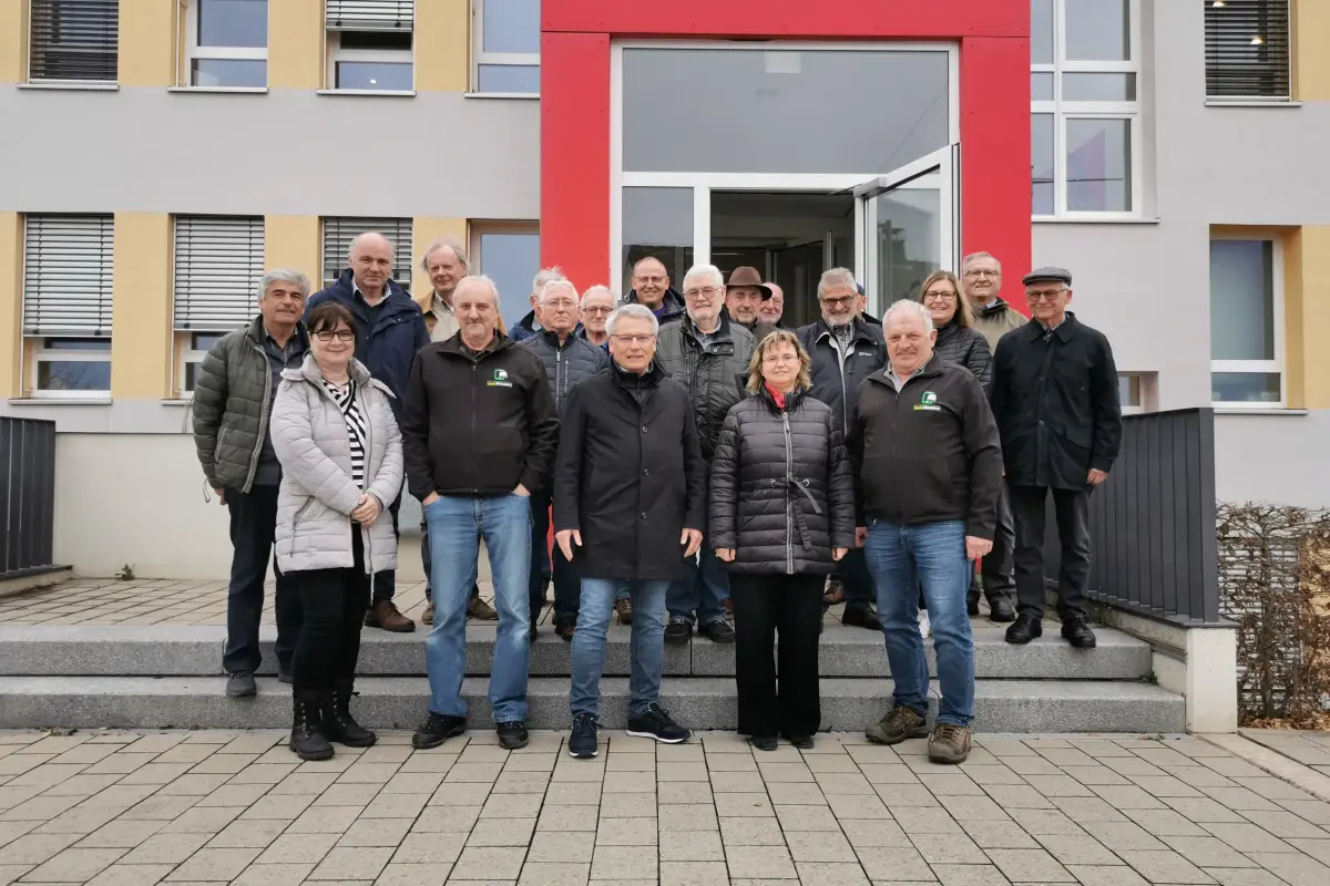 Gruppenfoto der ehrenamtlichen Fahrer des Bürgerbusses der ILE NorA