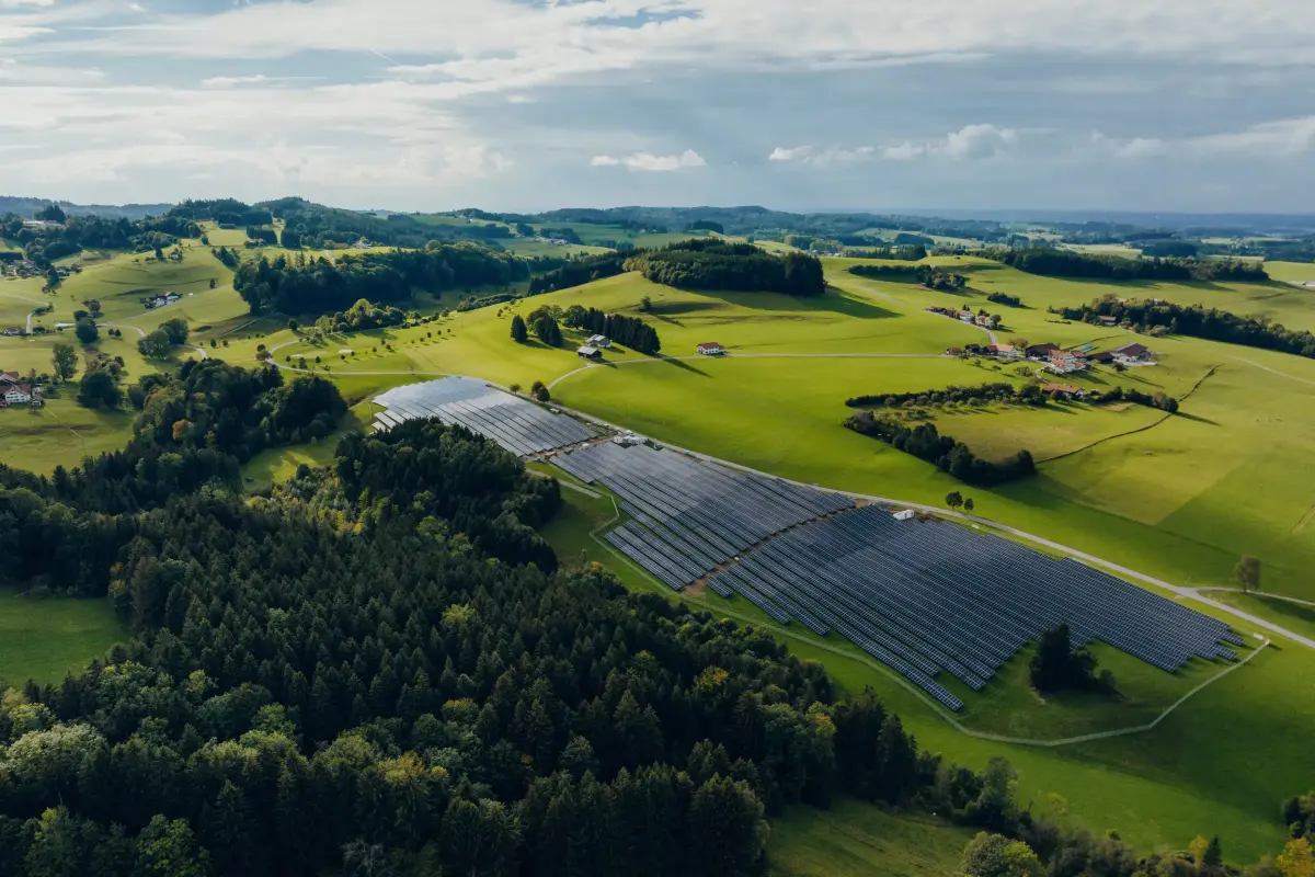 Luftbild PV-Freiflächenanlage in Wiggensbach.