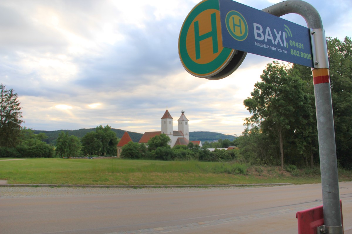 Eine von über 650 Haltestellen des Anrufbusses BAXI in den Landkreisen Tirschenreuth und Schwandorf