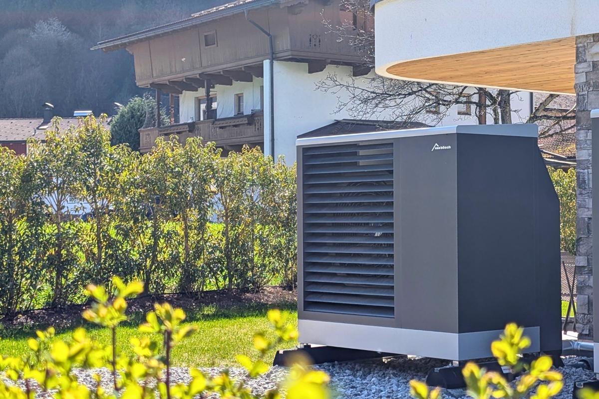 Luftwärmepumpe im Garten