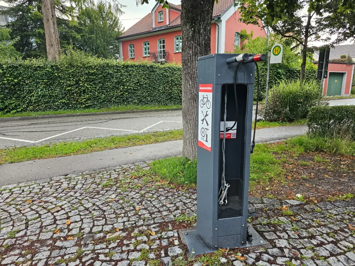 Graue Fahrradreparaturstation