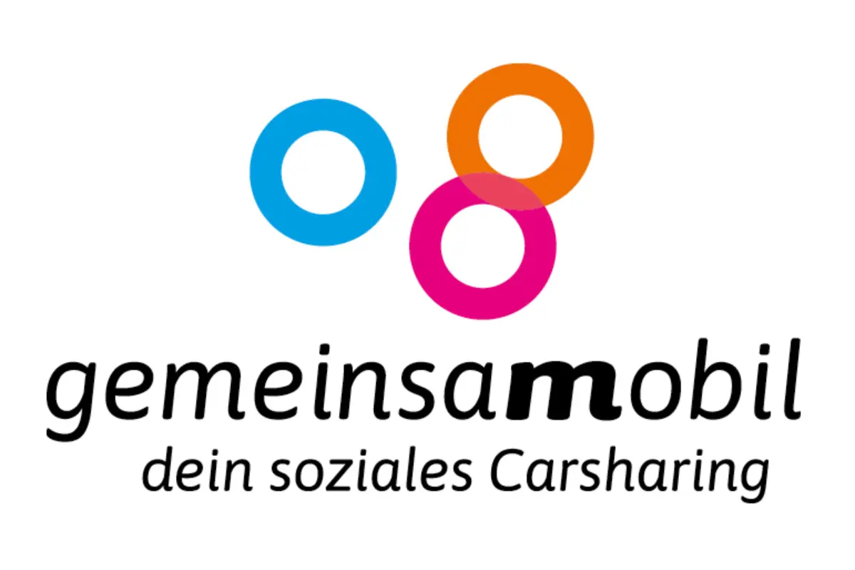 Das Logo der Königsbrunner Auto-Teiler. Drei Kreise in blau, orange und pink über dem Schriftzug "geminsamobil - dein soziales Carsharing"