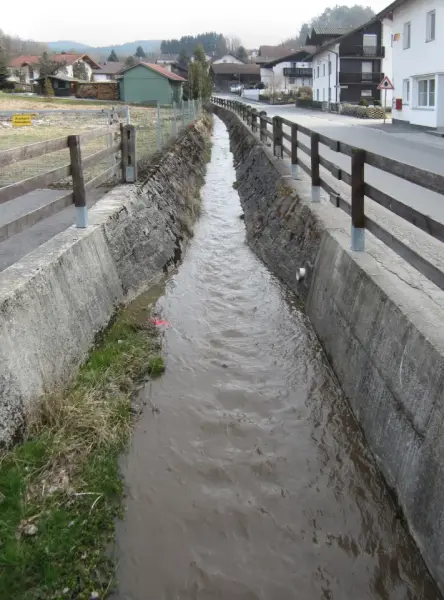 Totenbach in Betongerinne