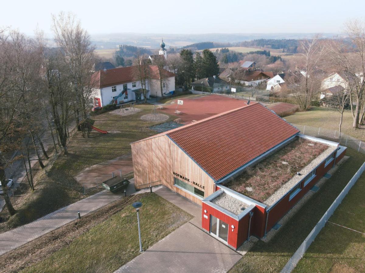 Mehrzweckhalle in Otterskirchen aus der Vogelperspektive