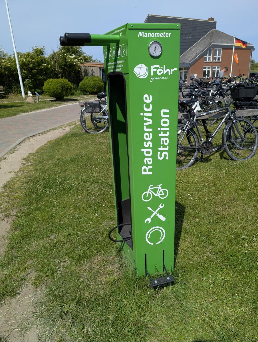 Grüne Fahrradreparaturstation