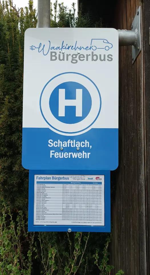 Haltestellenschild des Bürgerbusses Waakirchen