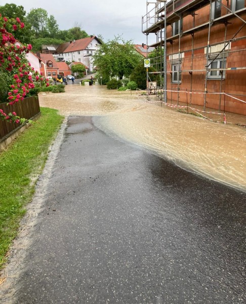 Starkregen kann überall vorkommen - ob es dadurch zu Überschwemmungen kommt, hängt von verschiedenen Faktoren ab