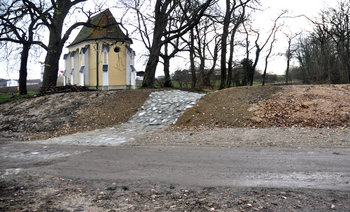 Rückhaltebecken am Hohlweg neben der Wittmann-Kapelle in Mühlhausen