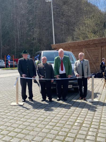 Zweiter Bürgermeister Alfred Finger, Dritter Bürgermeister Rudi Reber, Bürgermeister Norbert Kerkel und Bürgerbus-Initiator Eckard Schmitt (v.l.) bei der feierlichen Einweihung